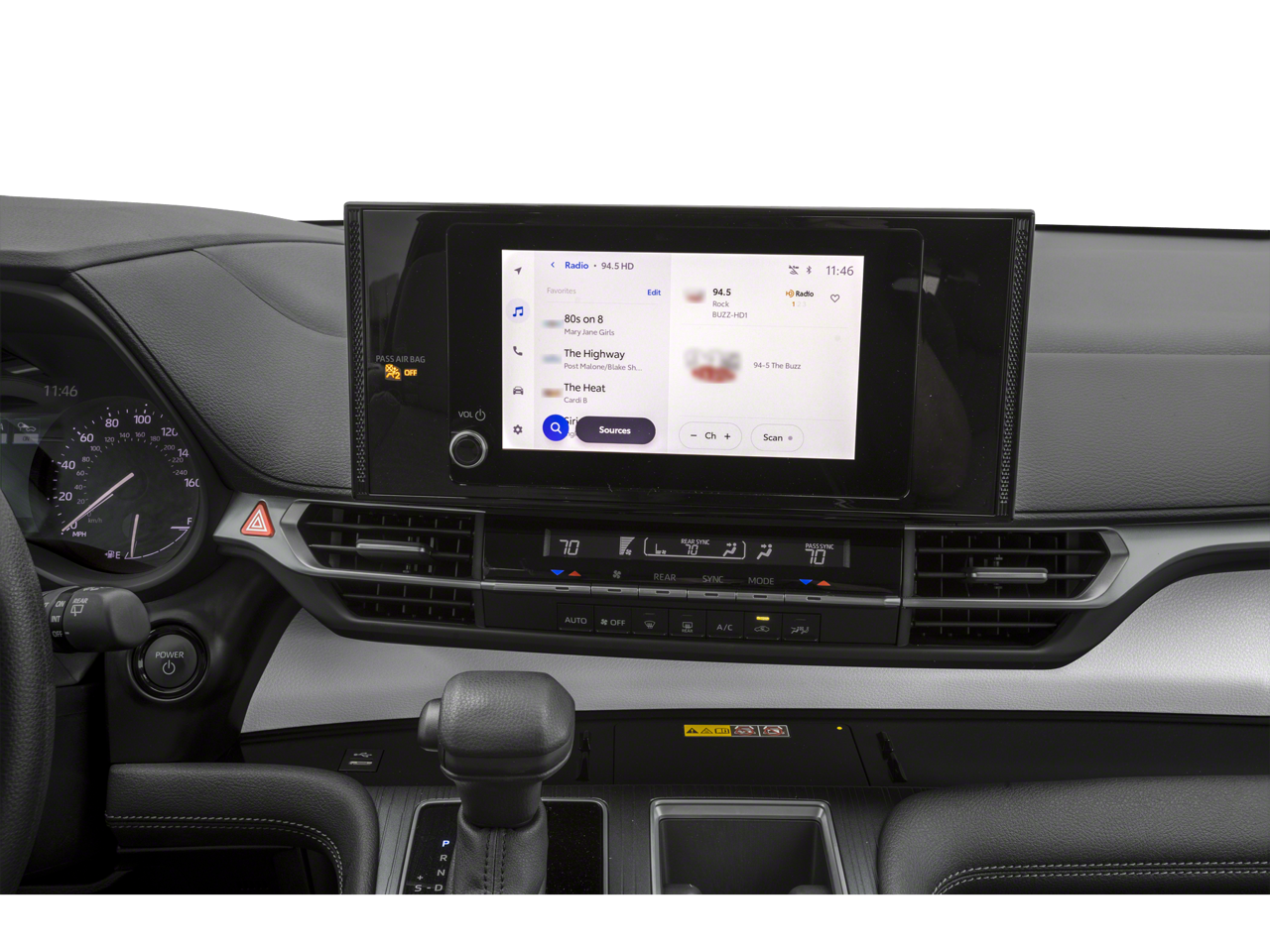 2026 Toyota Sienna LE photo 4