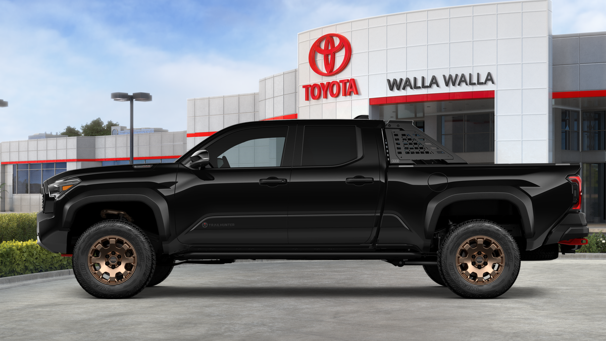 2026 Toyota Tacoma i-FORCE MAX Tacoma Trailhunter