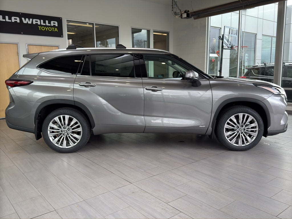 2026 Toyota Highlander Hybrid Platinum