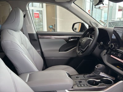 2026 Toyota Highlander Hybrid Platinum