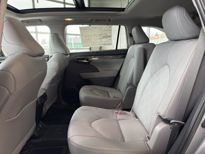 2026 Toyota Highlander Hybrid Platinum