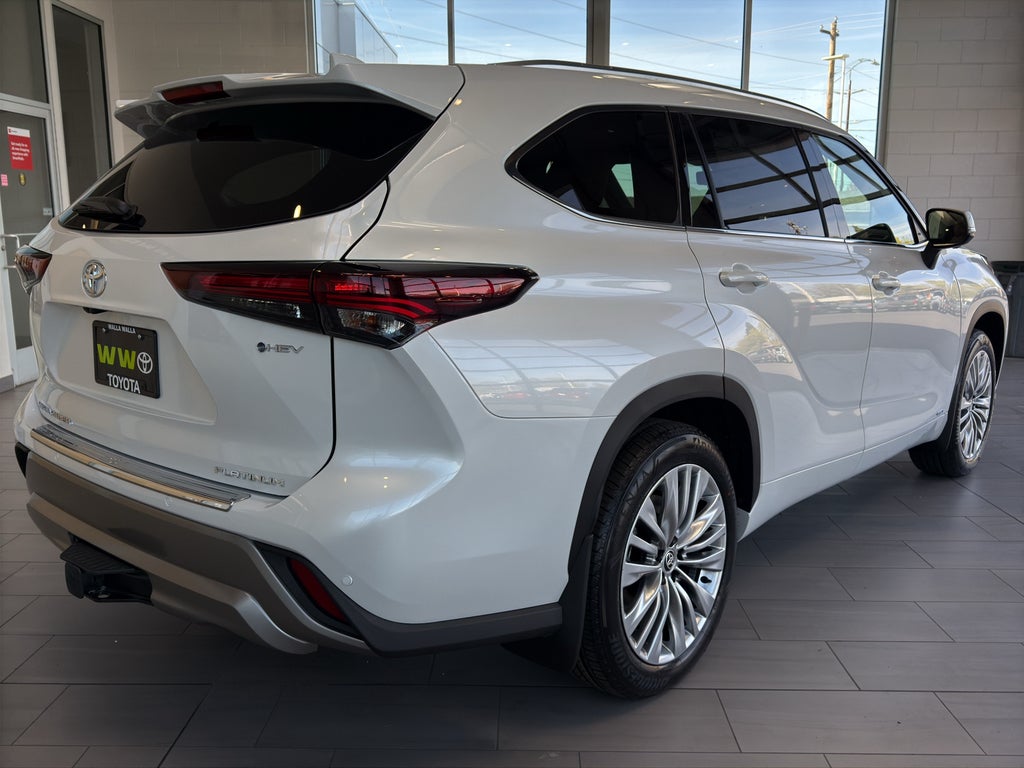 2026 Toyota Highlander Hybrid Platinum