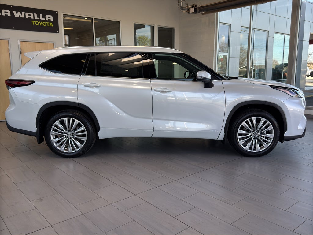 2026 Toyota Highlander Hybrid Platinum