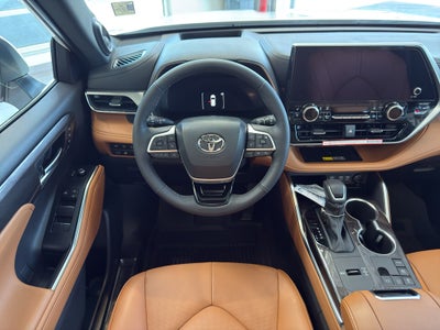 2026 Toyota Highlander Hybrid Platinum