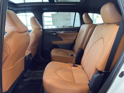 2026 Toyota Highlander Hybrid Platinum