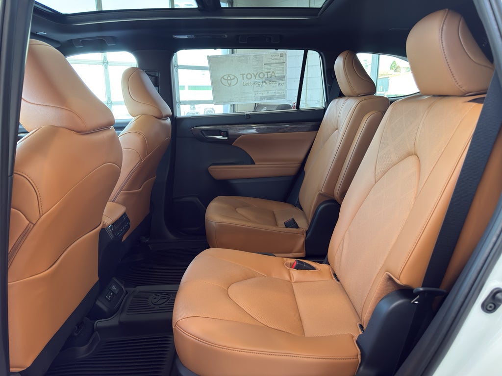 2026 Toyota Highlander Hybrid Platinum