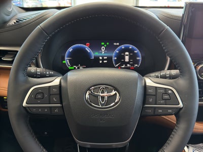 2026 Toyota Highlander Hybrid Platinum