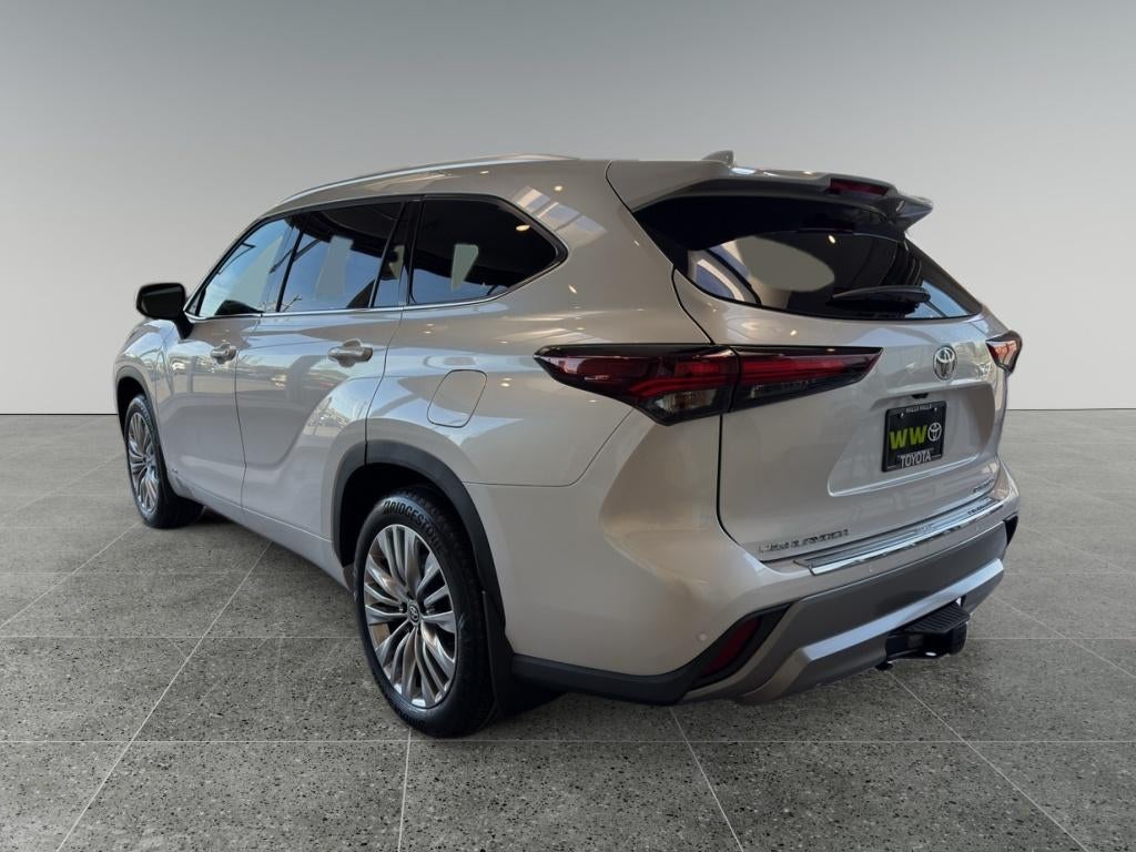 2026 Toyota Highlander Hybrid Platinum