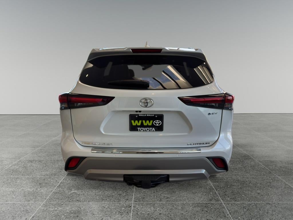 2026 Toyota Highlander Hybrid Platinum