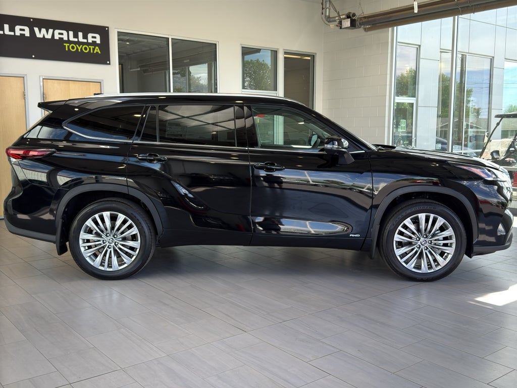 2026 Toyota Highlander Hybrid Platinum