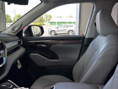 2026 Toyota Highlander Hybrid Platinum