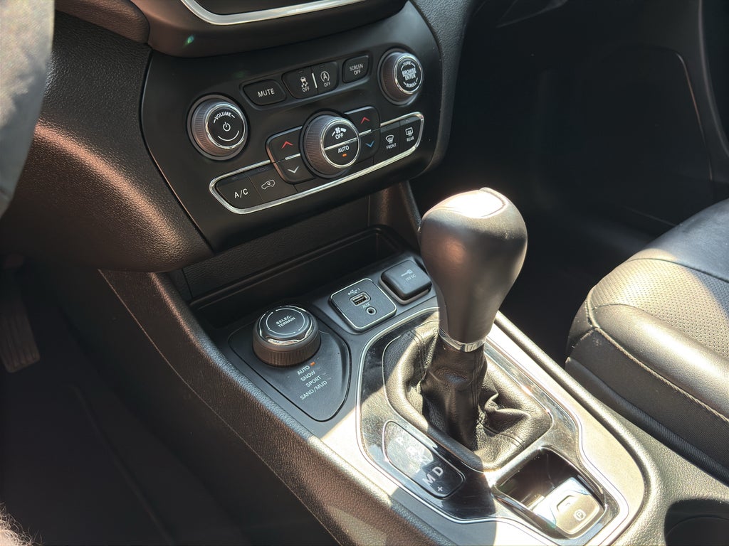 2023 Jeep Cherokee Altitude Lux - Photo 23
