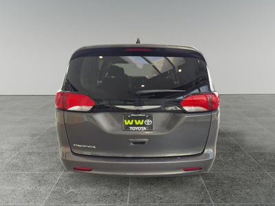 2023 Chrysler Voyager LX
