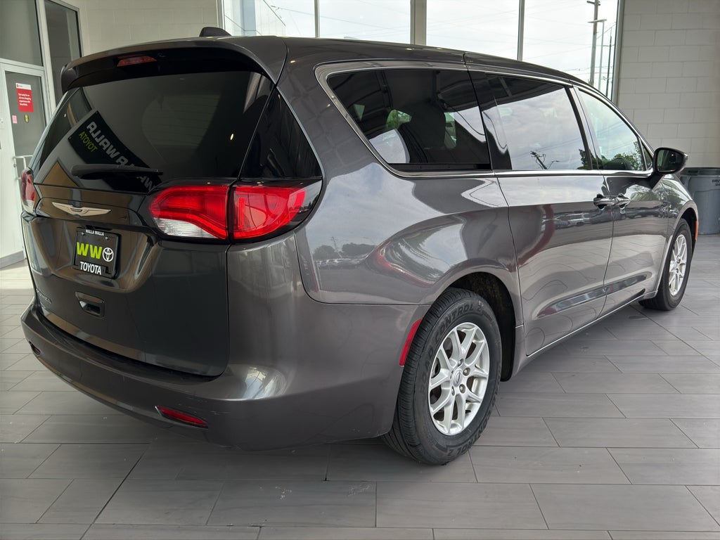 2023 Chrysler Voyager LX