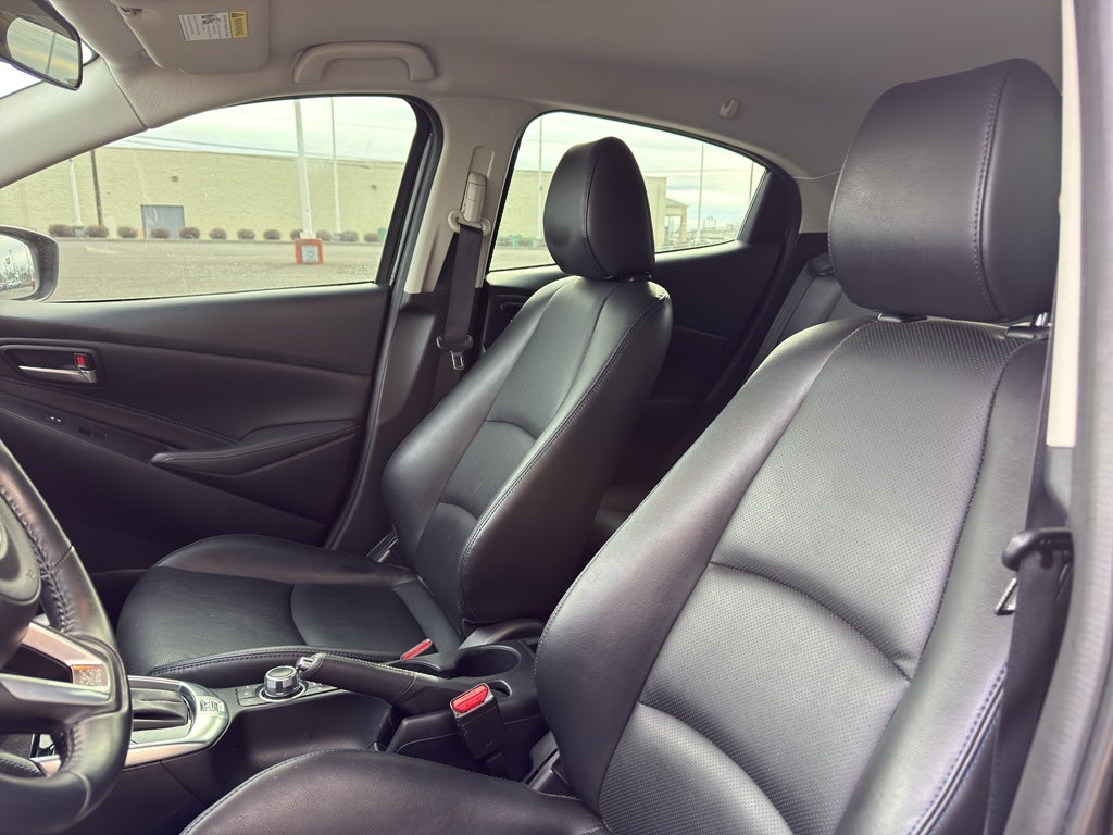 2020 Toyota Yaris XLE