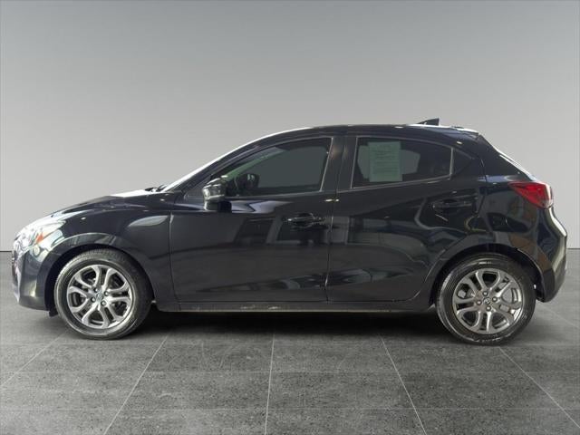 2020 Toyota Yaris XLE