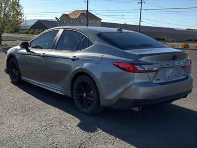 2025 Toyota Camry Hybrid SE