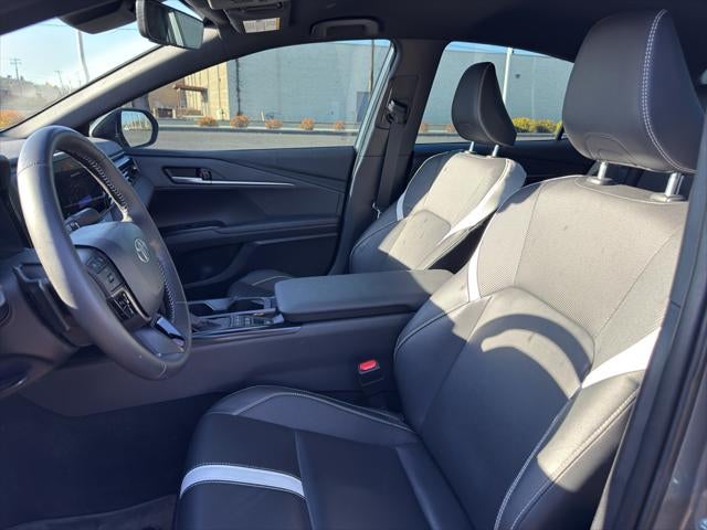 2025 Toyota Camry Hybrid SE