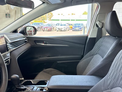 2025 Toyota Camry Hybrid LE