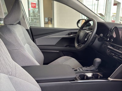 2025 Toyota Camry Hybrid LE