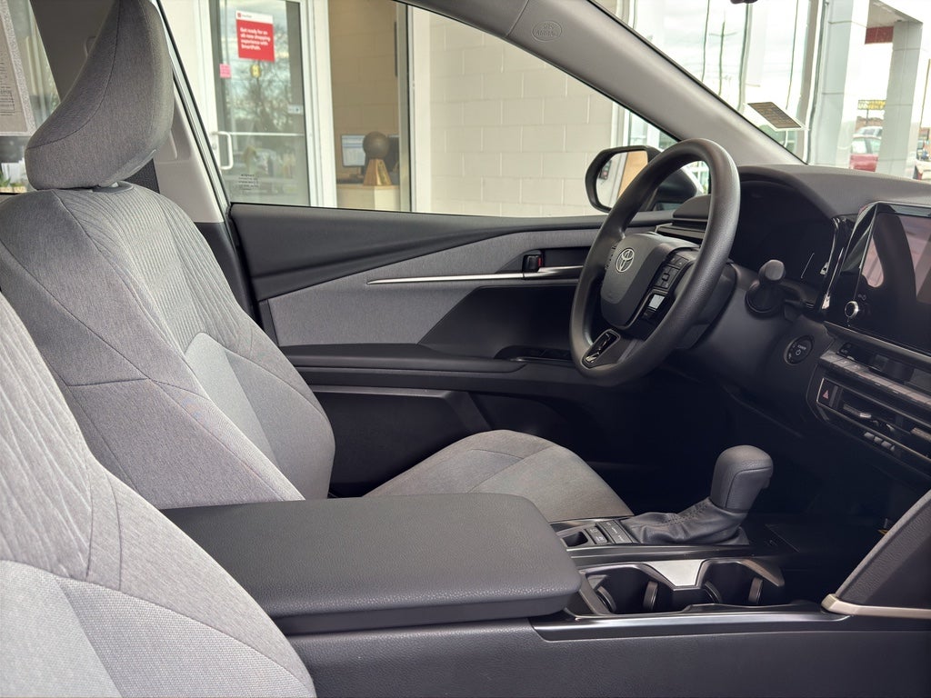 2025 Toyota Camry Hybrid LE