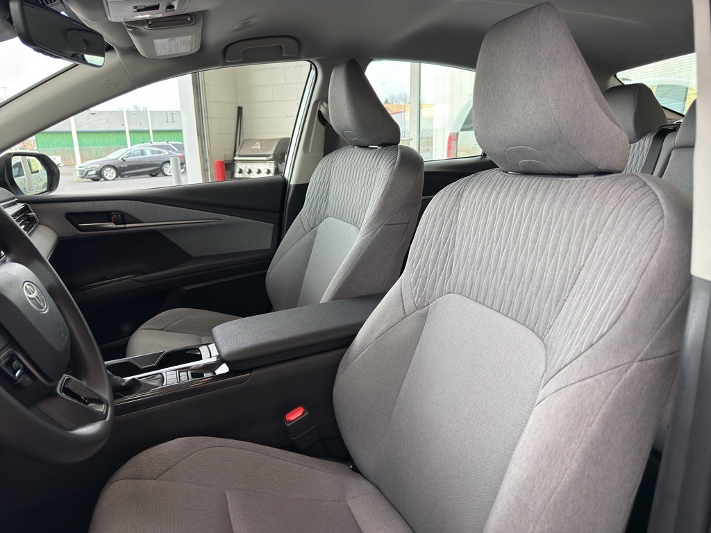 2025 Toyota Camry Hybrid LE