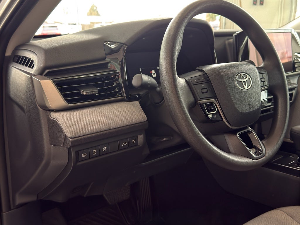 2025 Toyota Camry Hybrid LE