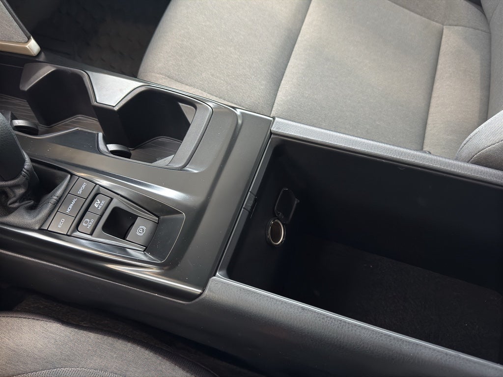 2025 Toyota Camry Hybrid LE