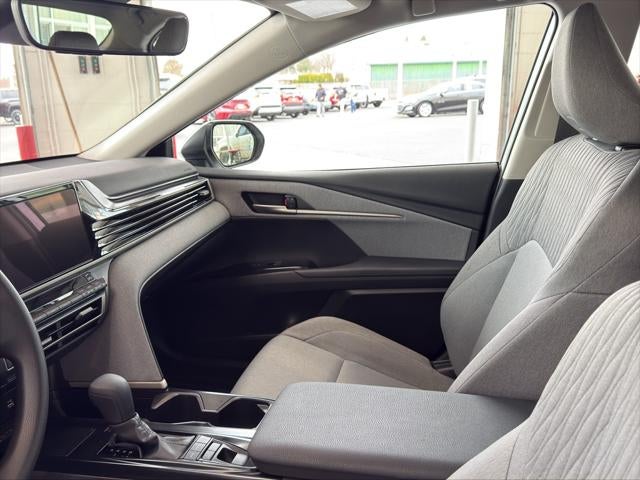 2025 Toyota Camry Hybrid LE