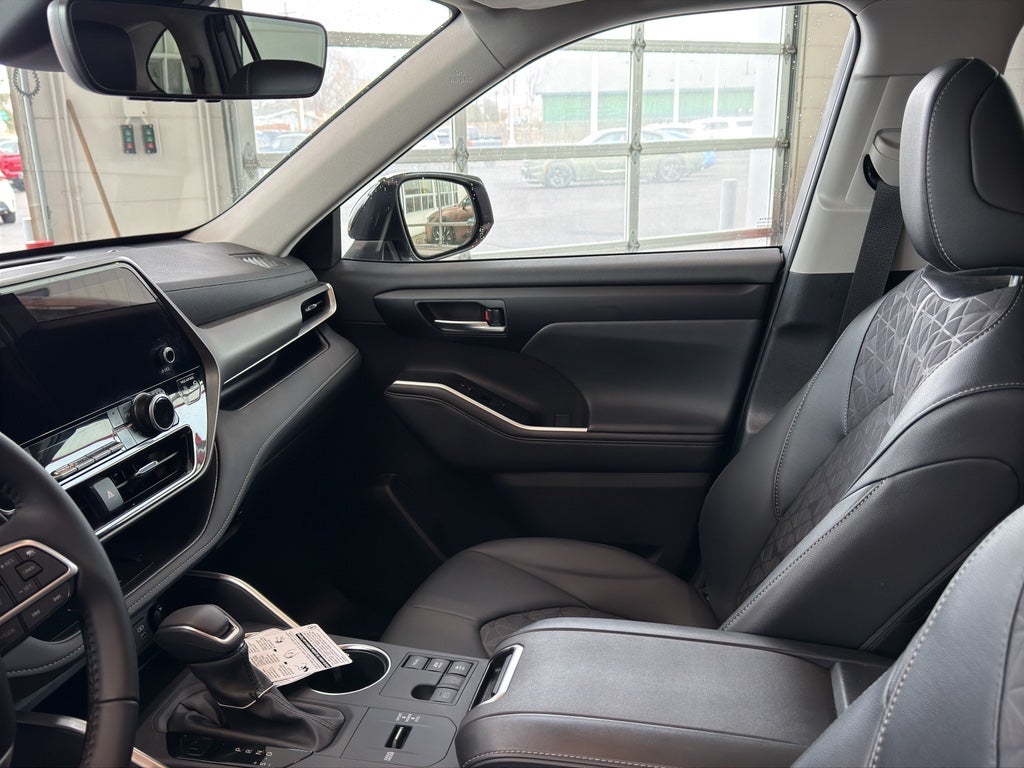 2025 Toyota Highlander Hybrid Hybrid XLE Nightshade