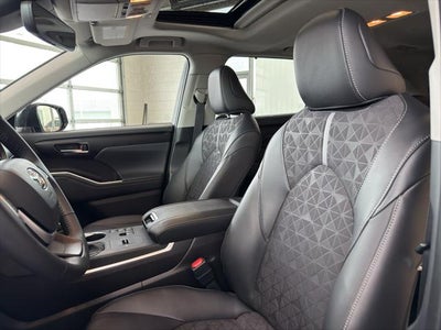 2025 Toyota Highlander Hybrid Hybrid XLE Nightshade