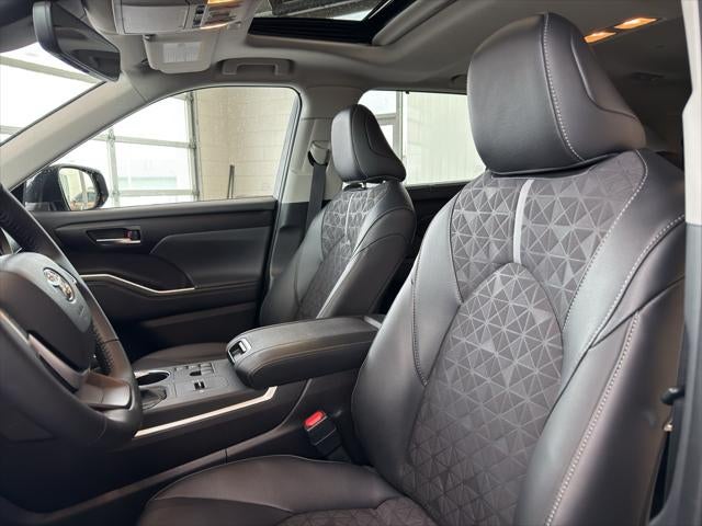 2025 Toyota Highlander Hybrid Hybrid XLE Nightshade