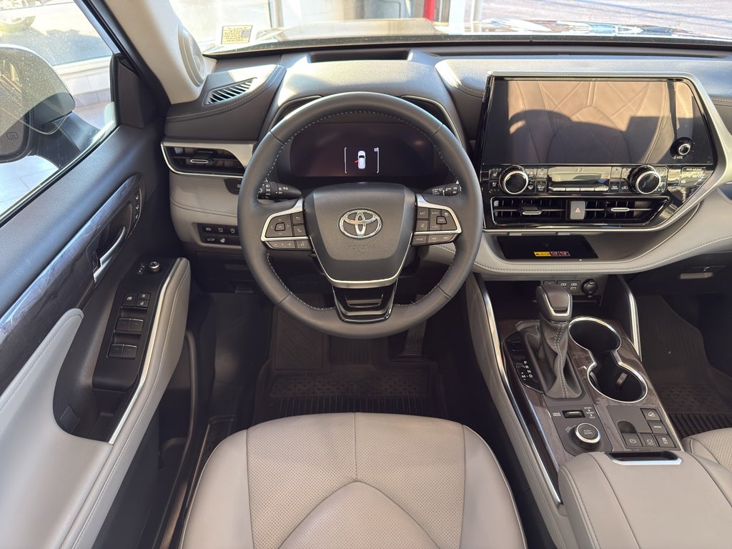2025 Toyota Highlander Platinum