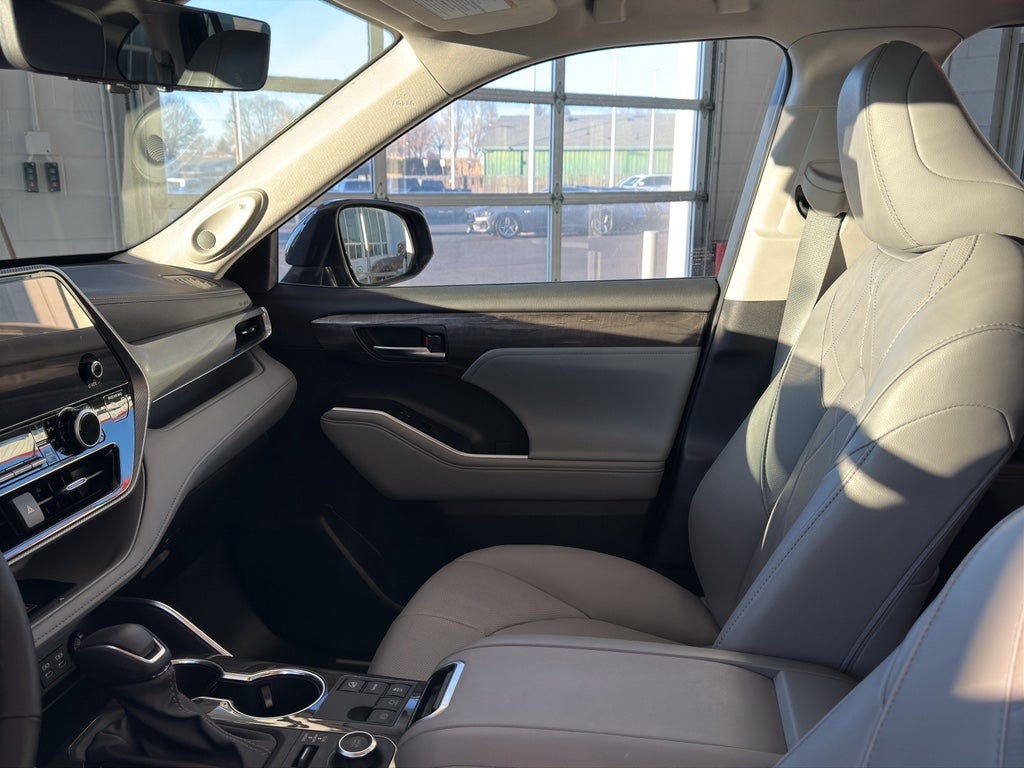 2025 Toyota Highlander Platinum