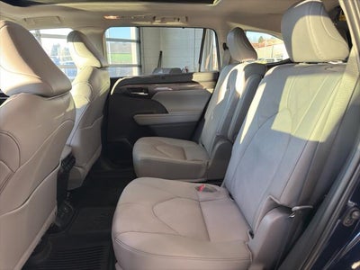 2025 Toyota Highlander Platinum