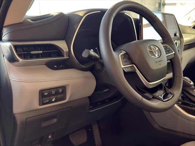 2025 Toyota Highlander Platinum
