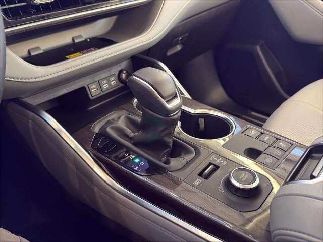 2025 Toyota Highlander Platinum
