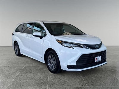 2021 Toyota Sienna LE