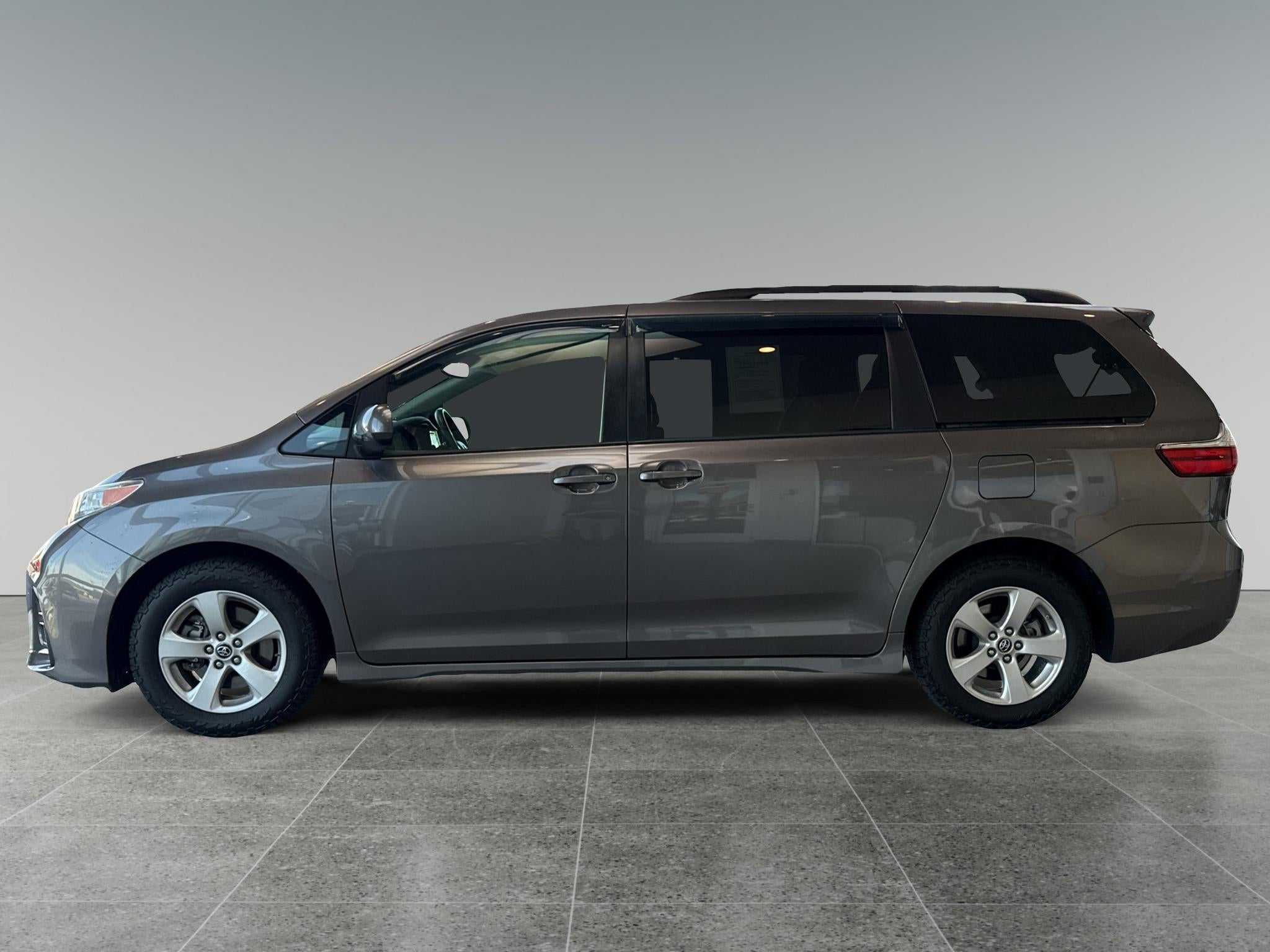 2020 Toyota Sienna LE