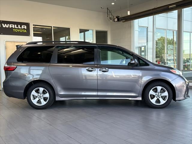 2020 Toyota Sienna LE