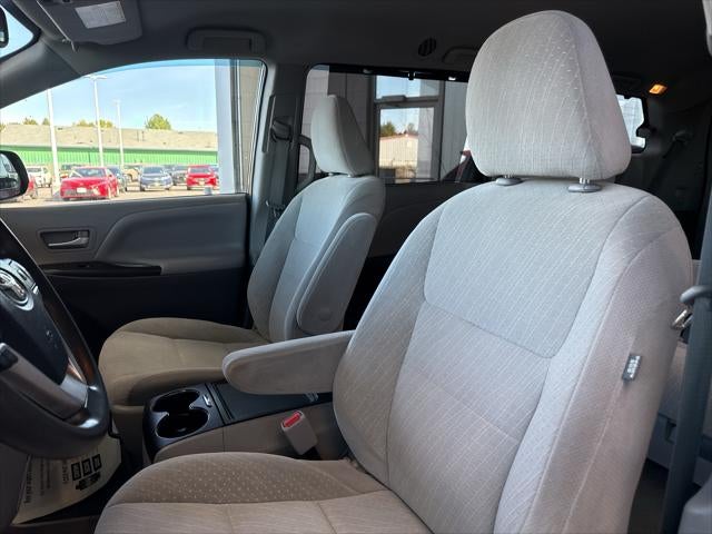 2020 Toyota Sienna LE