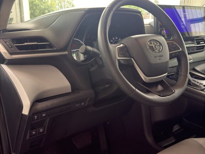 2025 Toyota Sienna XLE