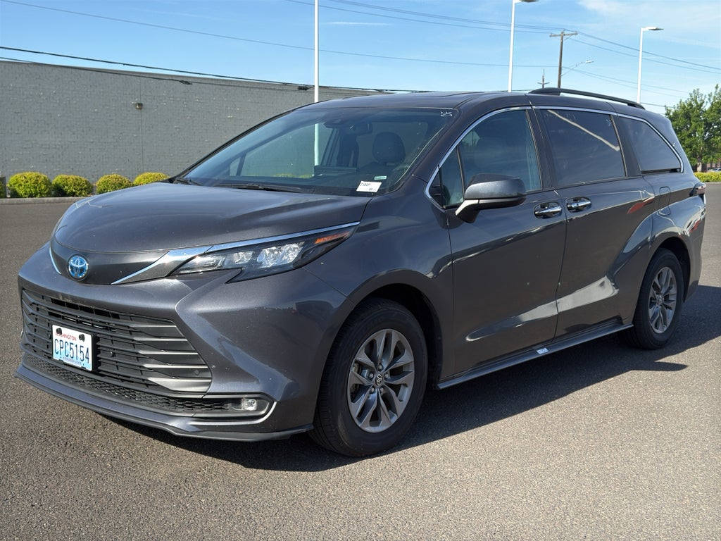 2025 Toyota Sienna XLE