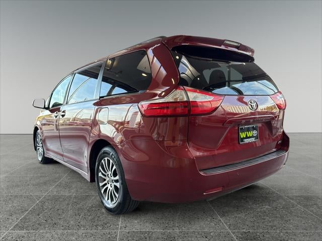 2019 Toyota Sienna XLE