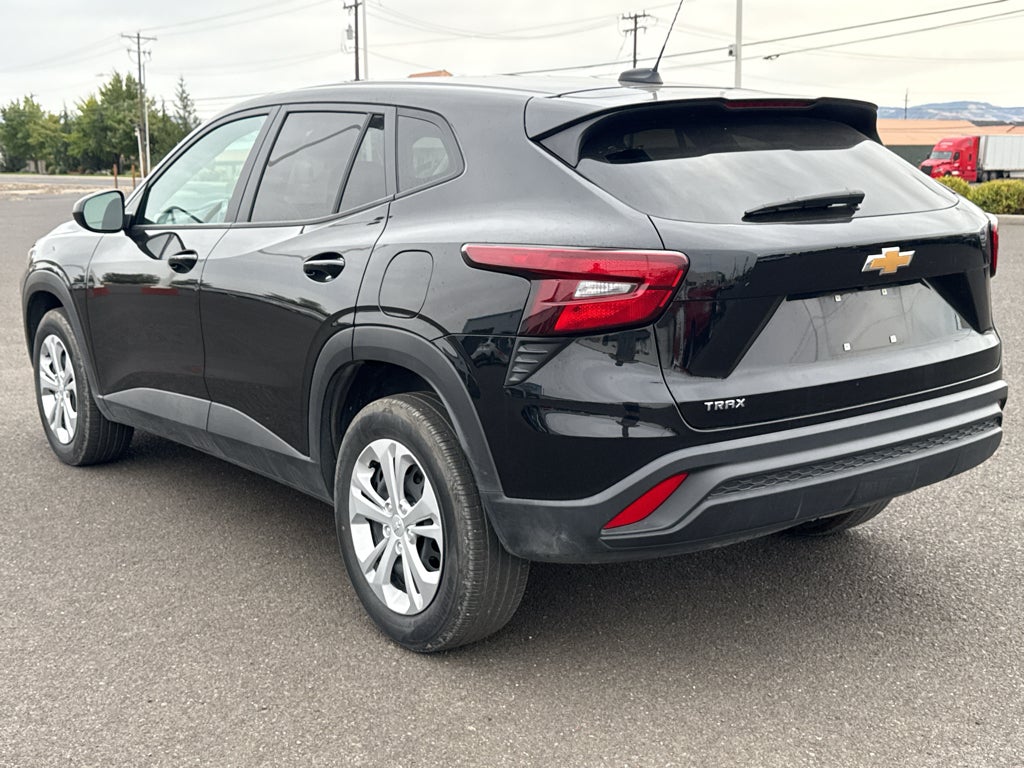 2025 Chevrolet Trax LS
