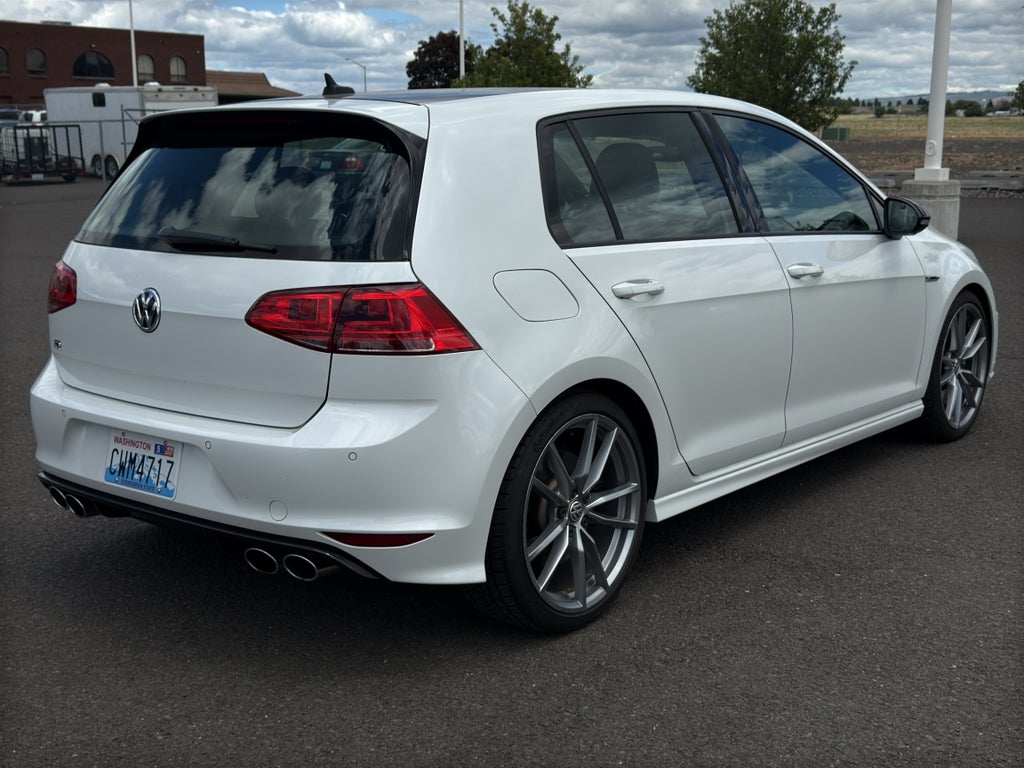 2017 Volkswagen Golf R 4-Door w/DCC & Navigation (M6)